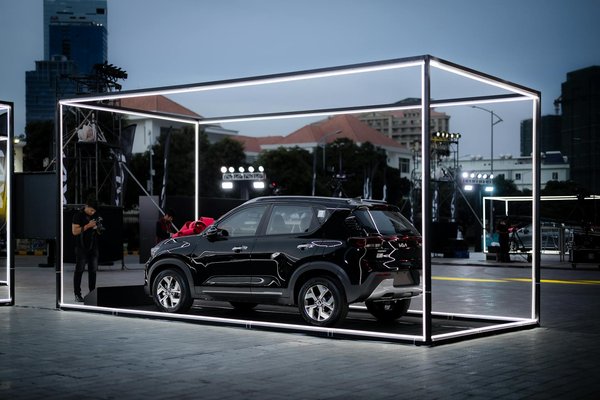 Can You Incorporate Recycled Fabrics in High Fashion Evening Wear?