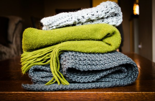 How to Choose the Perfect Scarf for Keeping Warm and Stylish in the UK Winter?